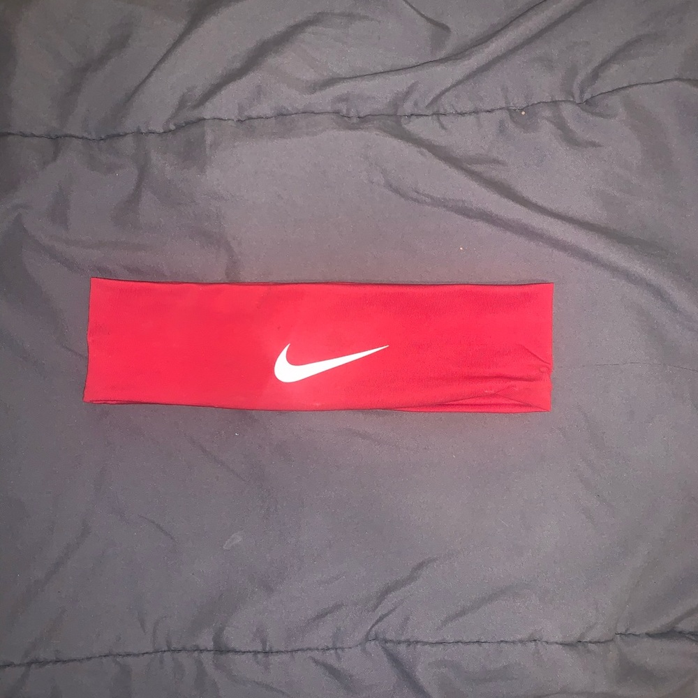 Red Nike head band